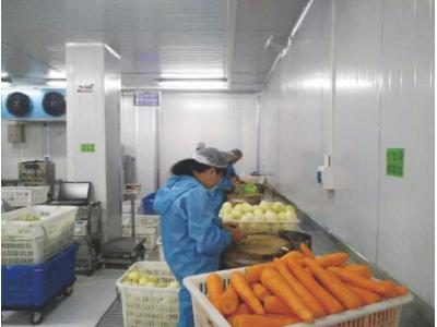 食材安全是食堂所有工作的基礎(chǔ)，直接關(guān)系到食堂的存亡。有的食堂追求便宜，卻忽略了安全問(wèn)題，不能很 好的控制食材的品質(zhì)和安全，輕則影響菜品質(zhì)量